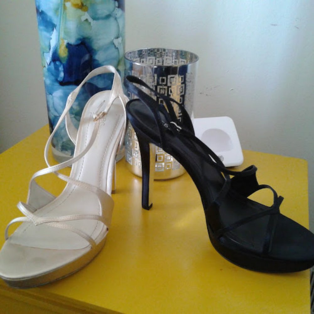 Blue Velvet Pumps - Picture 16 of 16